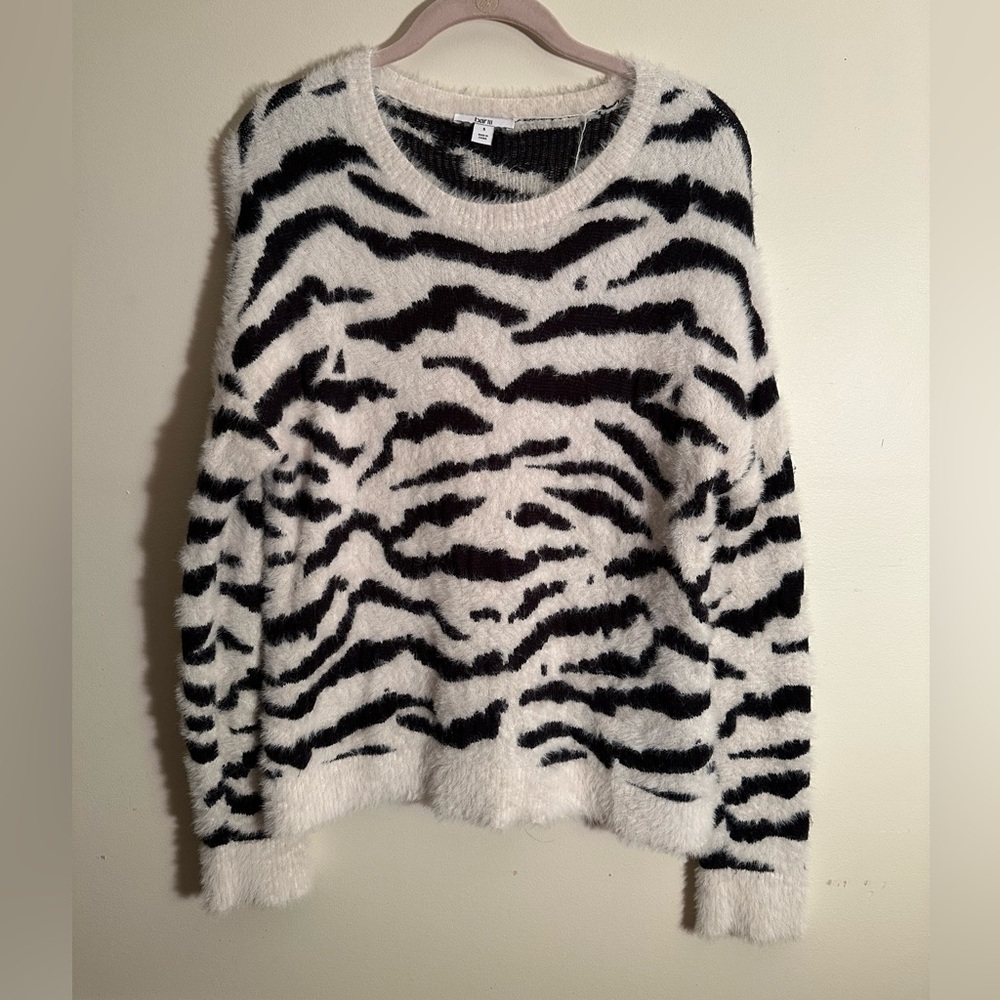 Bar III Sweater Soft Black and White